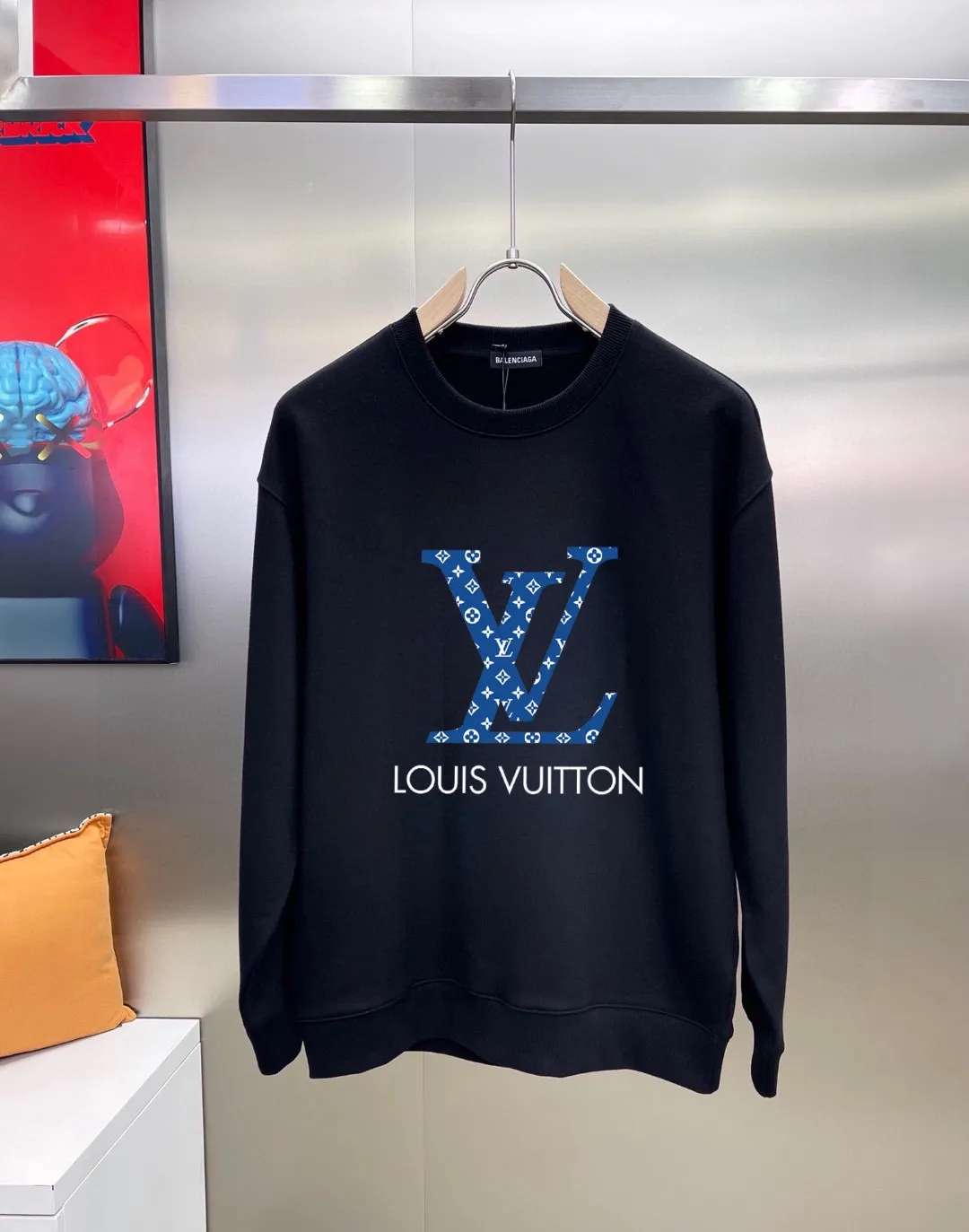 🅿️380 [LV Louis Vuitton] (Fat Man Gospel) hot-selling suit is coming. Focus on the original version of the official website. 2025 new hot-selling sweatshirt suit. The original order is hard to buy🇭🇰. It is the meticulous work of top designers for a fitting and perfect upper body effect. All-natural high-quality Roman cotton 100%, close-fitting comfort, noble and elegant! Original hardware embodies elegance and nobility! Counter size: M-5XL (maximum wear up to 220 pounds)